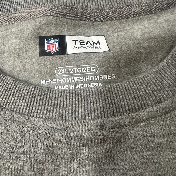 Tampa Bay Buccaneers Men’s Crewneck (2XL) Retails For $75 - Picture 8 of 10